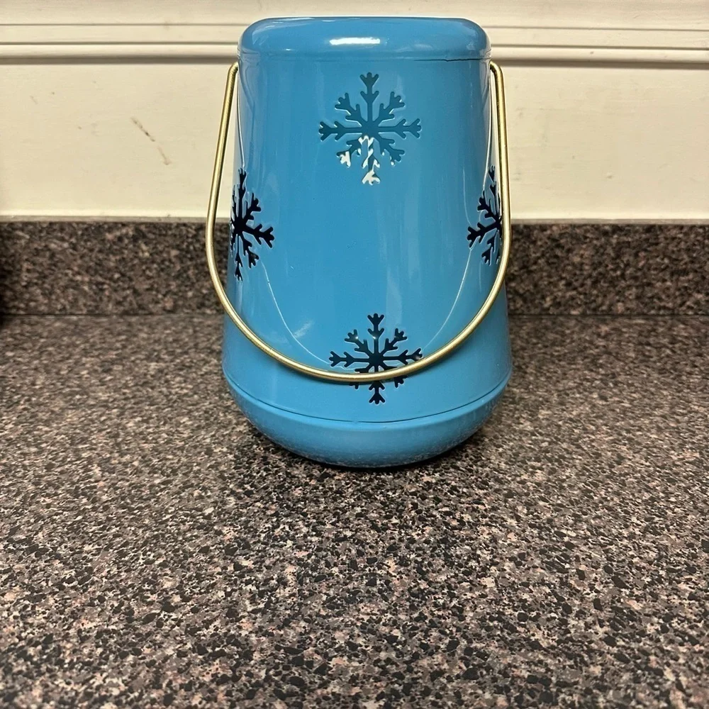 Blue Snowflake Metal Retro Lantern
